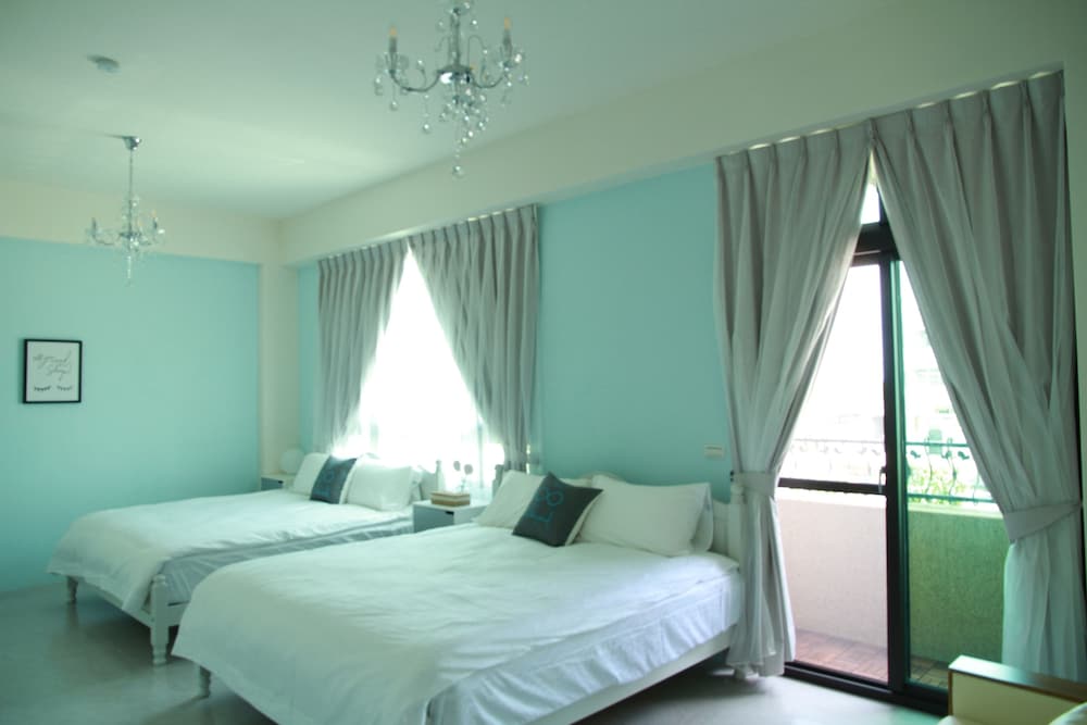 Comfort Quadruple Room, 2 Queen Beds photo 2