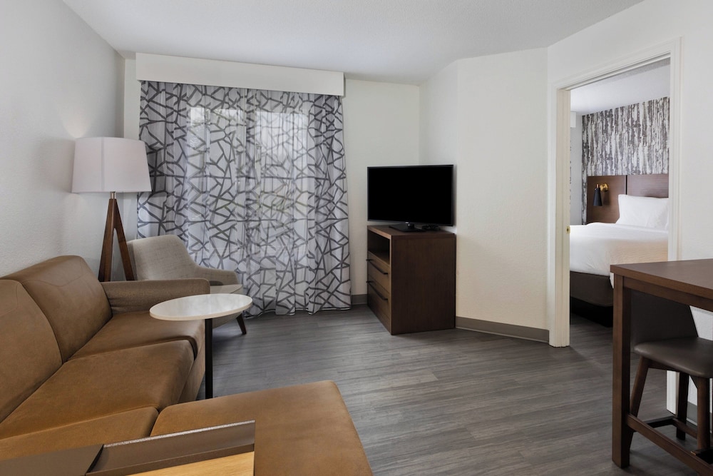 Suite, 1 Bedroom - Photo 1