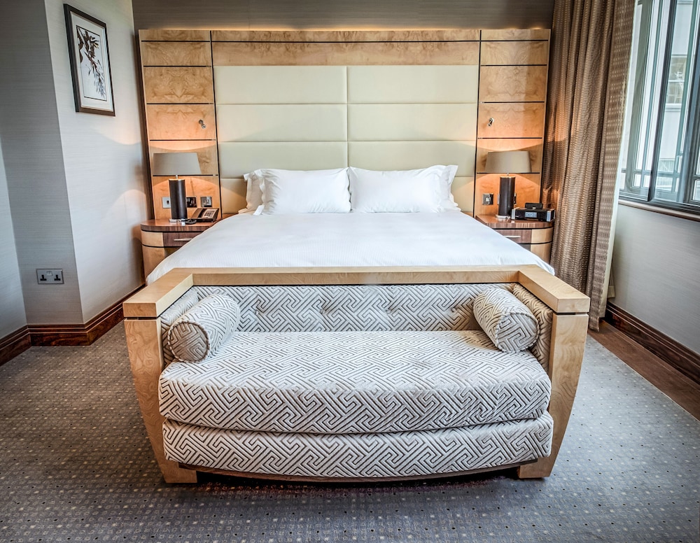 GWR Tower Room, 1 King Bed (Lounge Access), City View