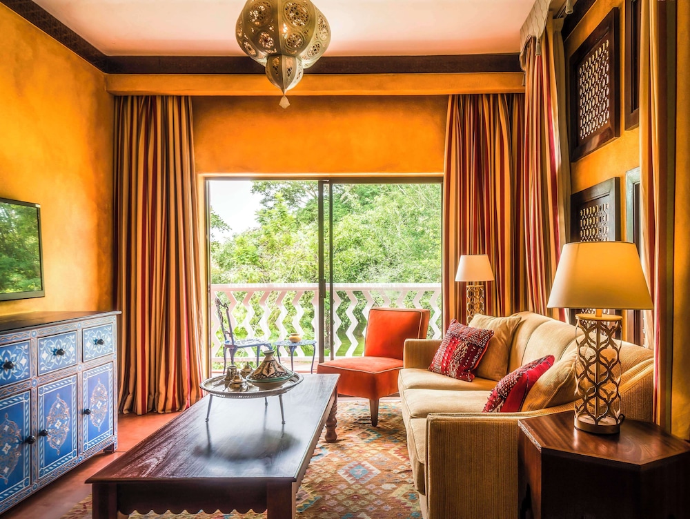 Pool View Suite - Photo 4