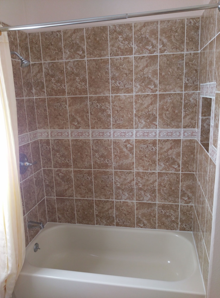 Economy Suite, 1 Queen Bed, Kitchenette photo 3