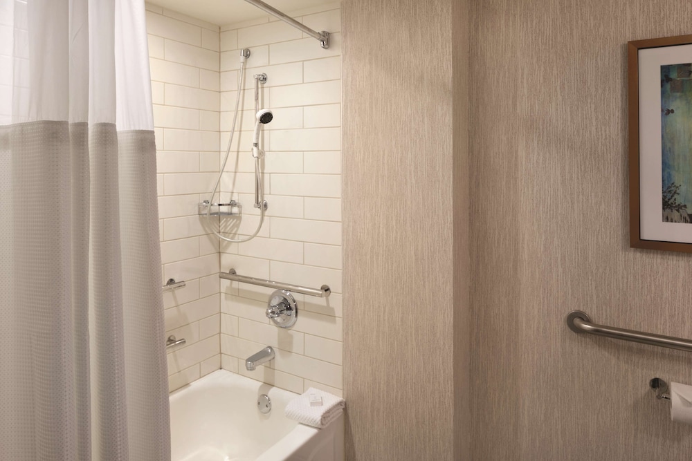 Suite, One King Bed, Accessible - Photo 7