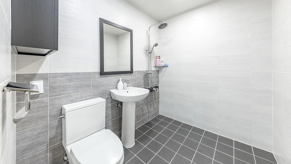 Basic Room, 1 Bedroom (301) - Photo 5
