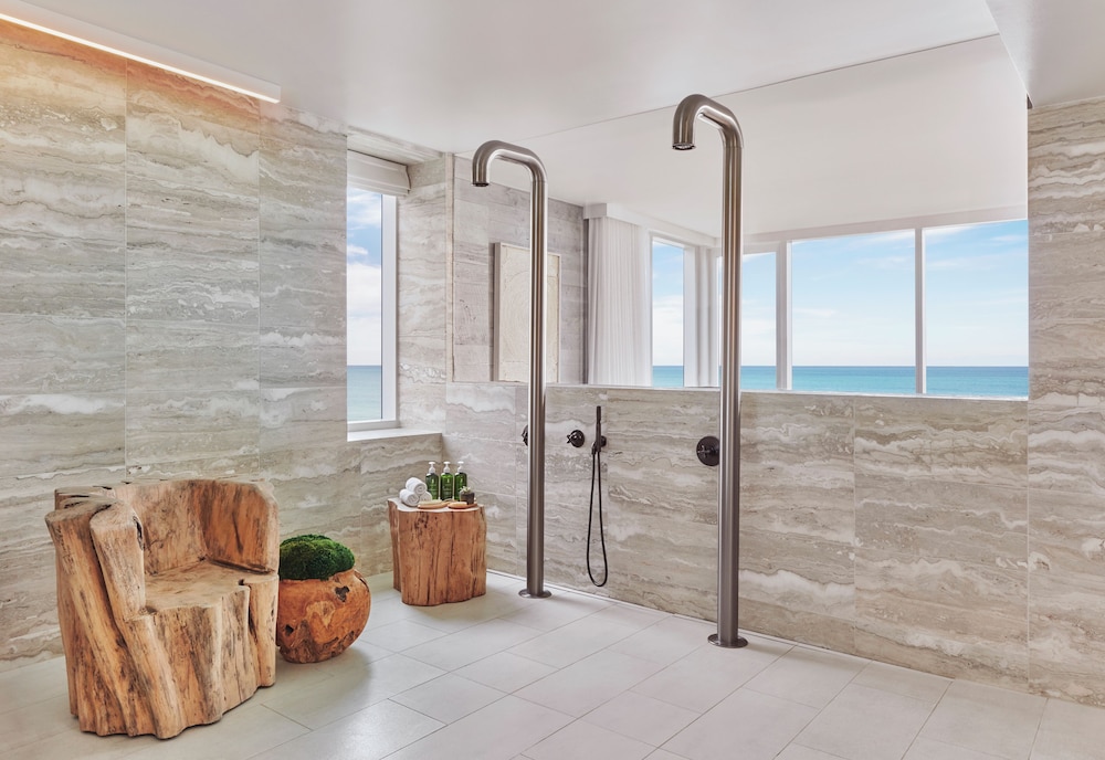 Presidential Suite thumbnail 5
