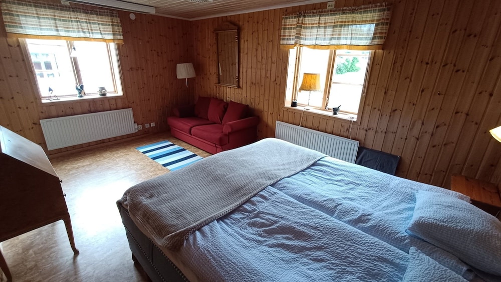 Basic Double or Twin Room, 1 King Bed with Sofa bed, Non Smoking photo 2