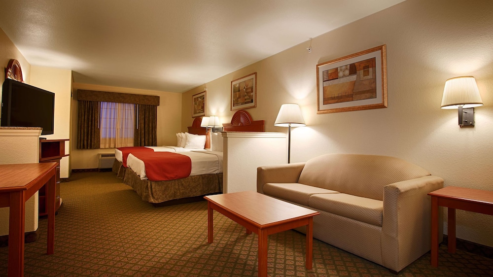 Suite, 2 Queen Beds, Non Smoking, Refrigerator & Microwave (with Single Sofabed) photo 1