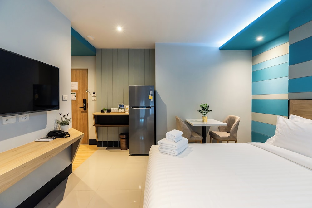 Deluxe Double Room, Non Smoking, City View photo 2