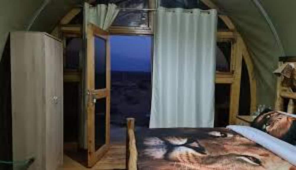 Deluxe Room, 1 Queen Bed