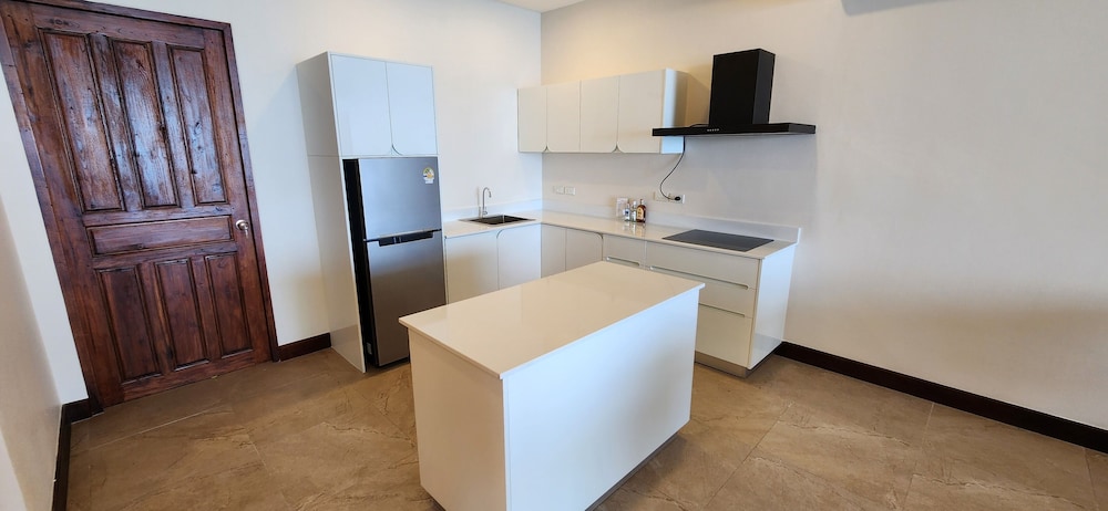 3 Bedroom Penthouse - Photo 4
