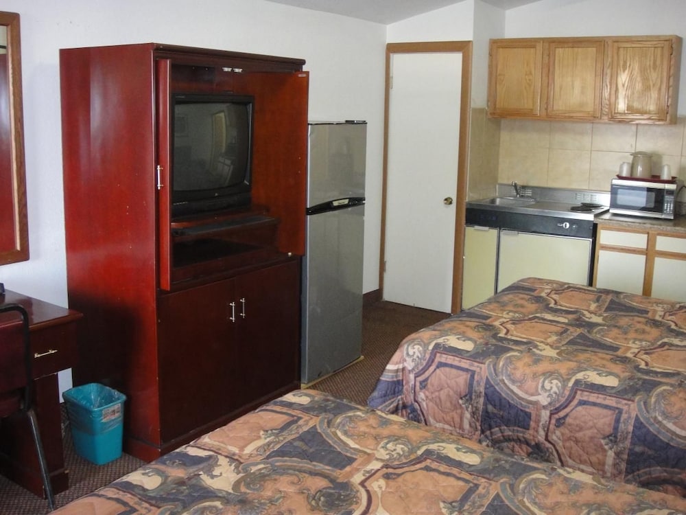 Standard Room, 2 Queen Beds photo 3
