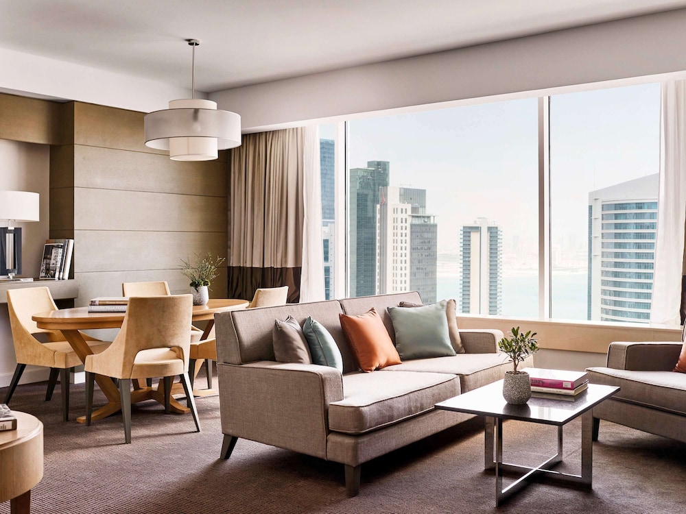 Executive Suite, 1 King Bed, Club Lounge Access