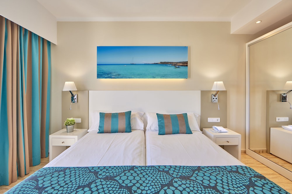 Standard Double Room, Balcony, Partial Sea View