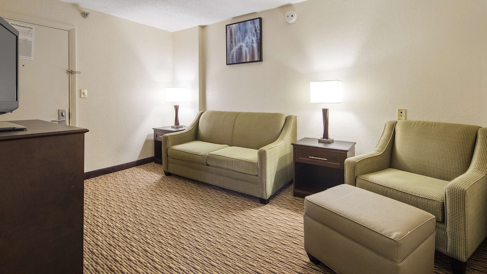 Suite, 1 King Bed, Non Smoking, Jetted Tub (Oversized Room;With Sofabed) photo 2