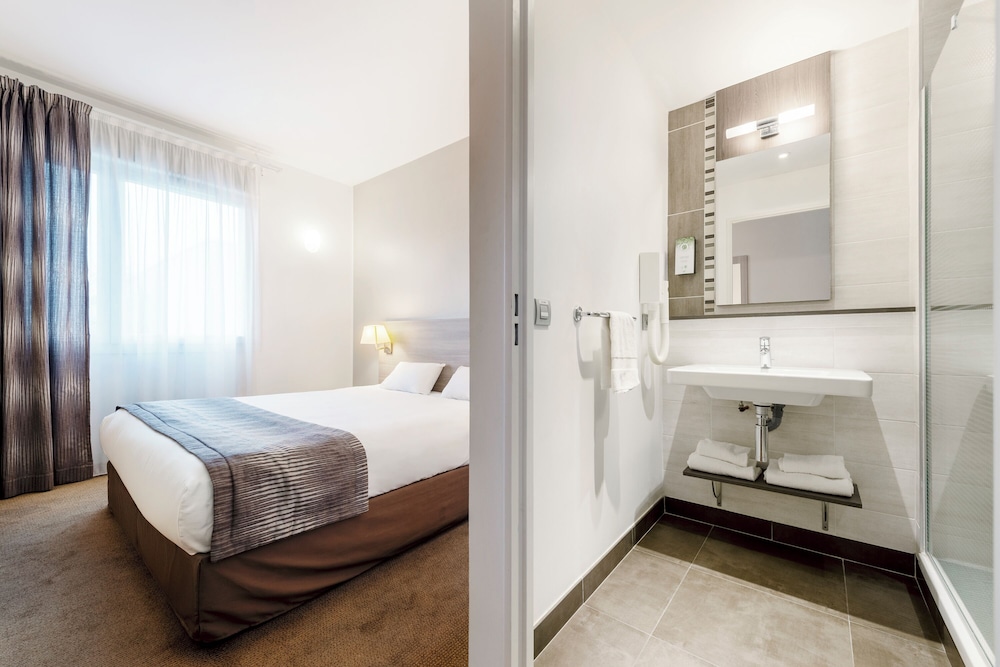 Superior Room, 1 Queen Bed photo 3