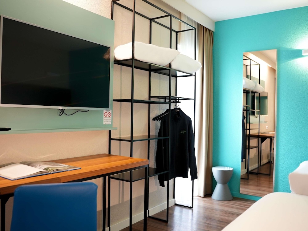 Standard Room, Multiple Beds - Photo 2