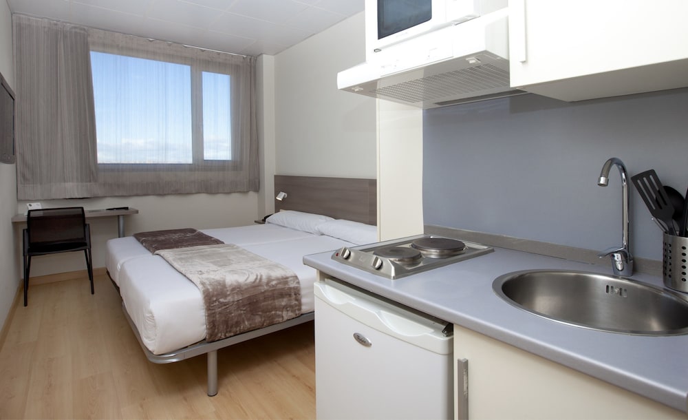 Standard Room, Kitchen - Photo 4