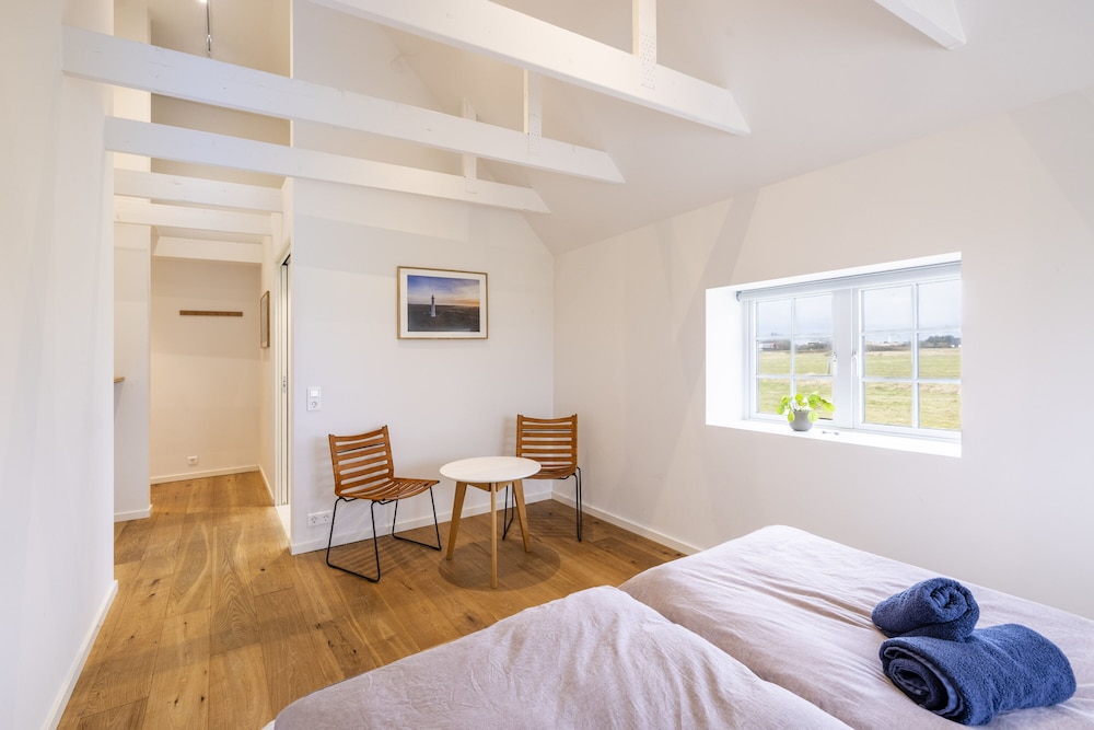Double or Twin Room, Non Smoking, Lake View photo 2