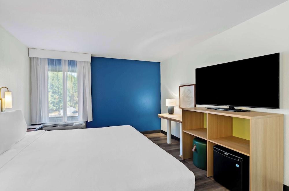 Room, 1 King Bed - Photo 2