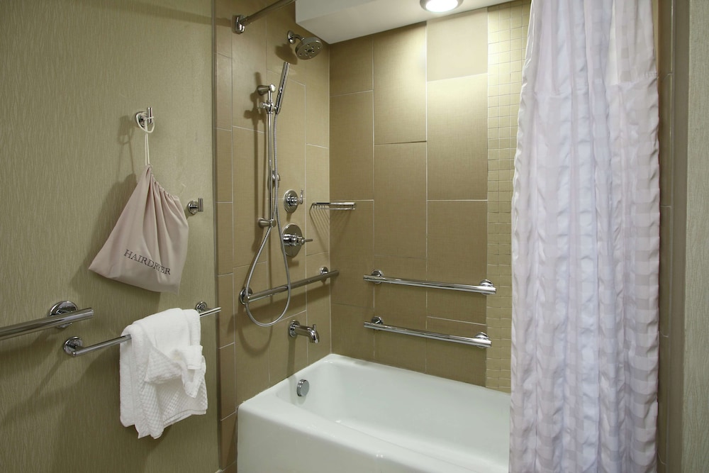Room, 2 Double Beds, Accessible, Bathtub - Photo 3