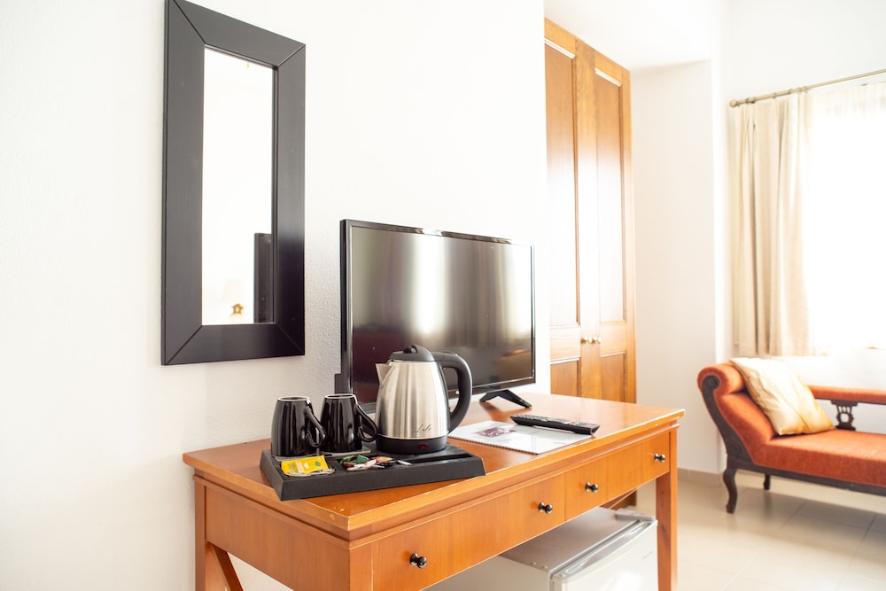 Double or Twin Room, Partial Sea View photo 2