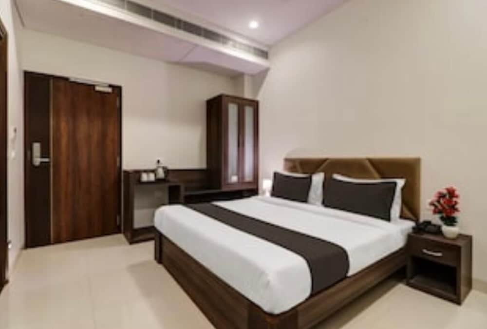 Deluxe Double or Twin Room, City View