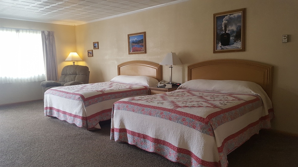 Mini Suite with 2 Queen Beds photo 2