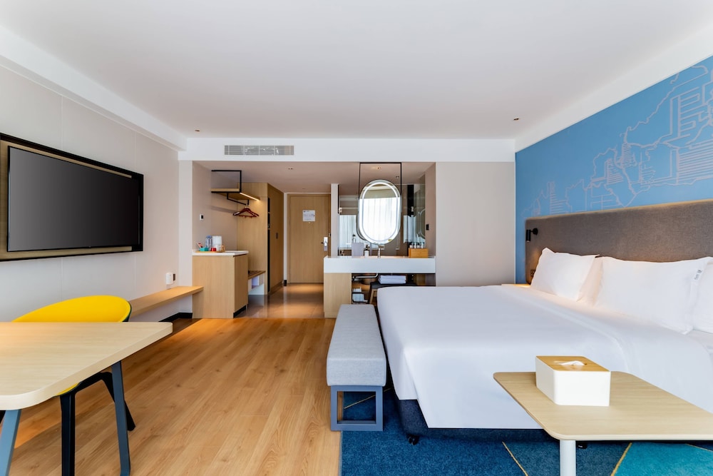 Standard Room, 1 King Bed, City View (Extra Floor Space, Smart Room) photo 1