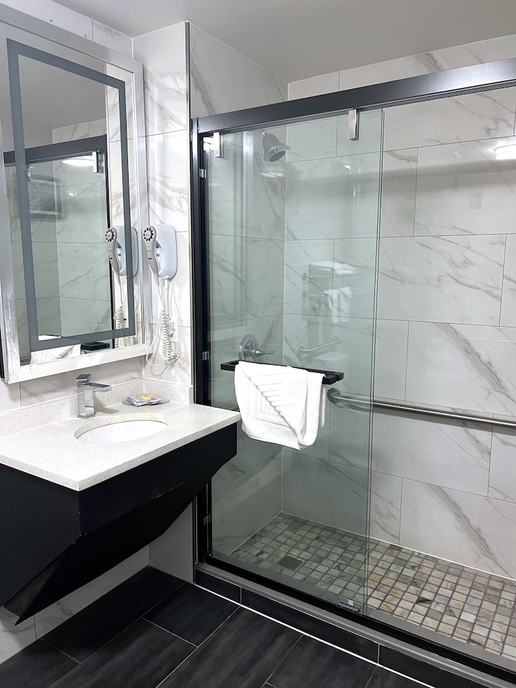 Lotus BLU Inn & Suites, Foto 3