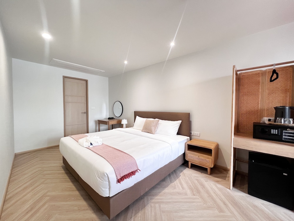 Premier Room, 1 King Bed, Non Smoking photo 1