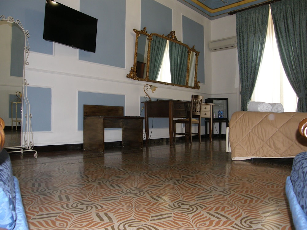 Senior Suite, City View photo 2