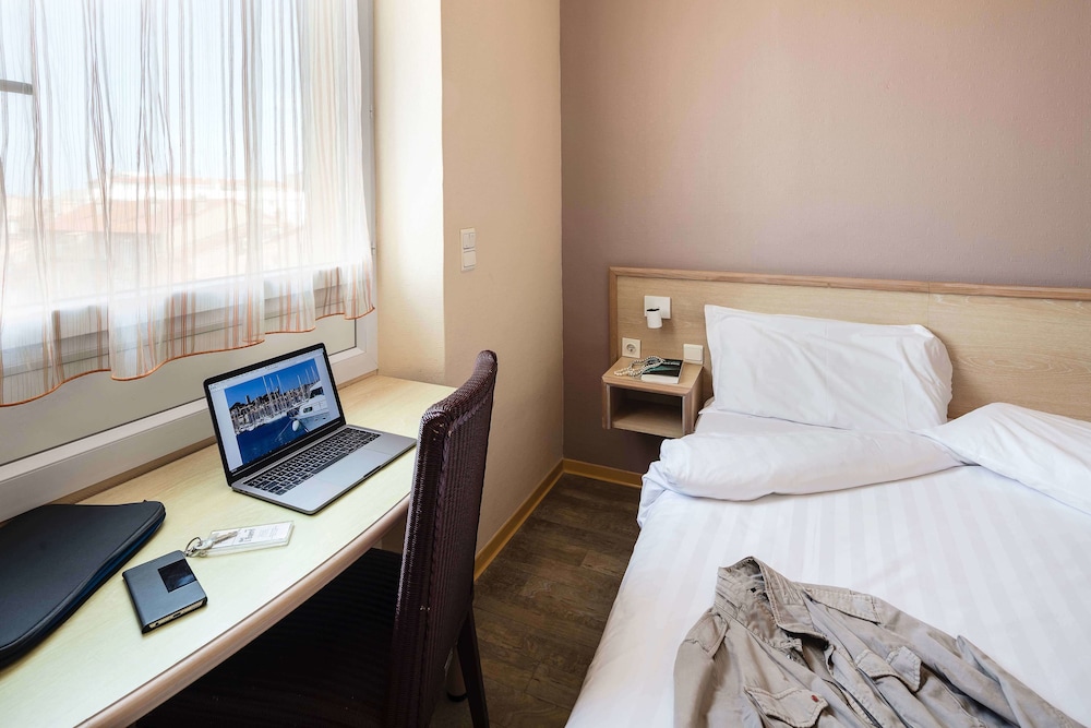 Economy Room, 1 Double Bed - Photo 4