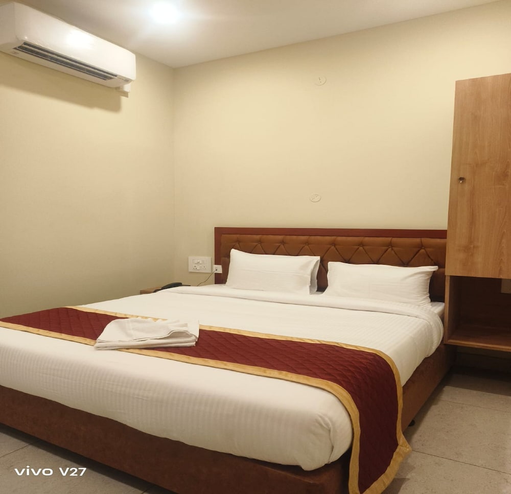 Deluxe Room - Photo 10