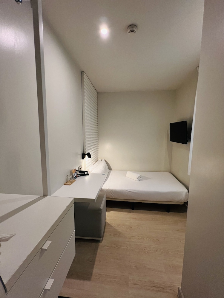 Single Room photo 2