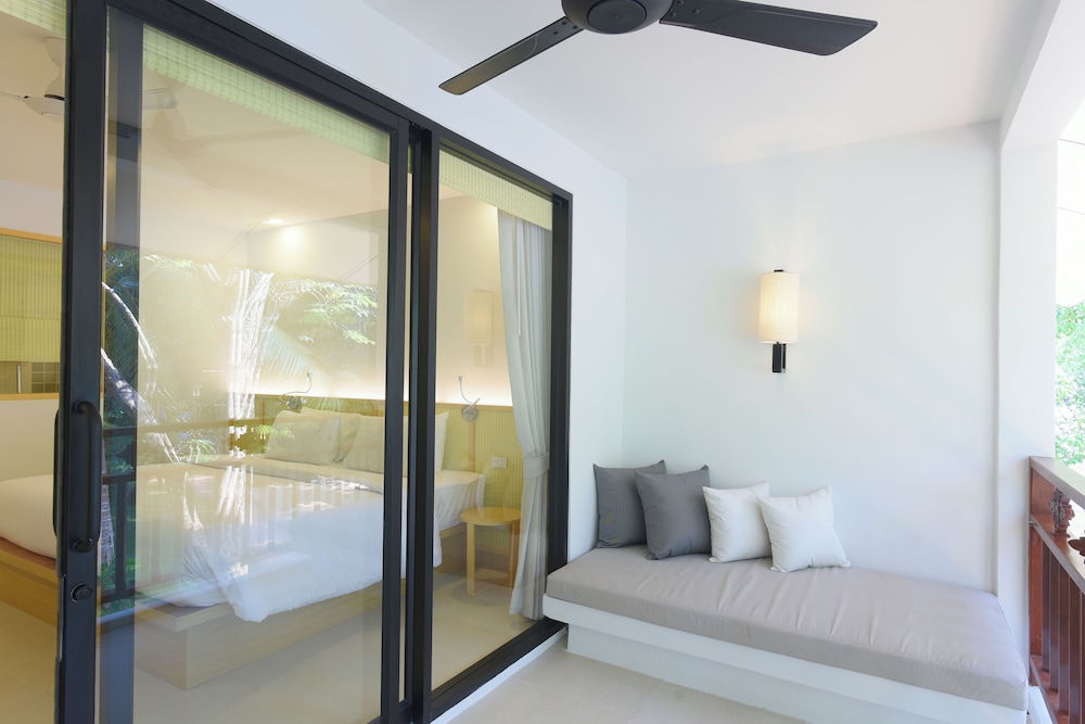 Deluxe Double Room, 1 King Bed, Garden View - Photo 5