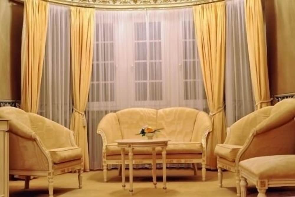 Deluxe Suite, 1 Bedroom, Bathtub photo 1