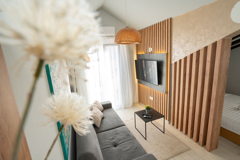 Superior Studio, 1 Queen Bed, Pool Access, Sea View