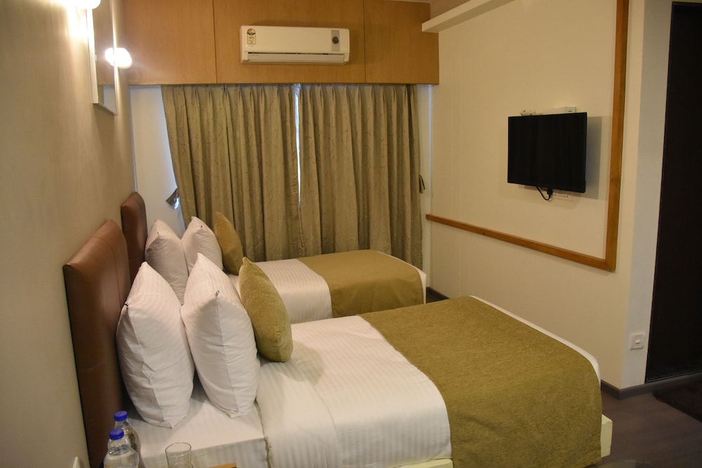Deluxe Room - Photo 5