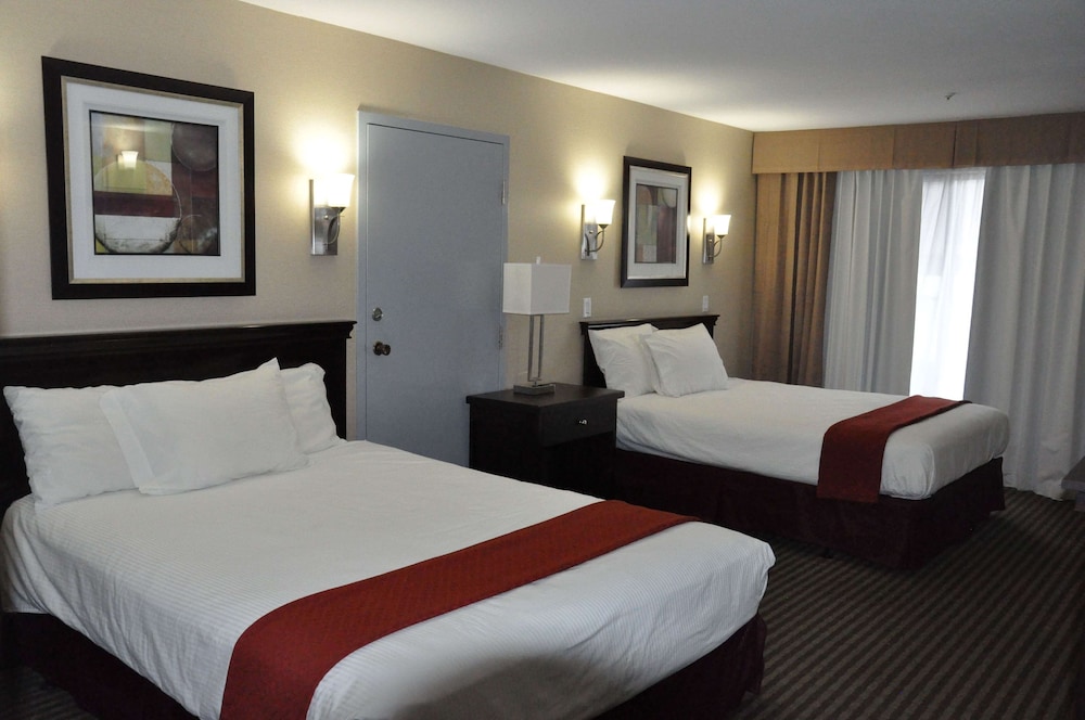 Room, 2 Queen Beds, Non Smoking - Photo 1