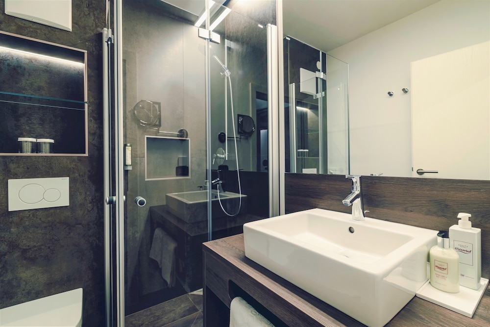 Basic Double Room, Balcony, Courtyard View photo 3