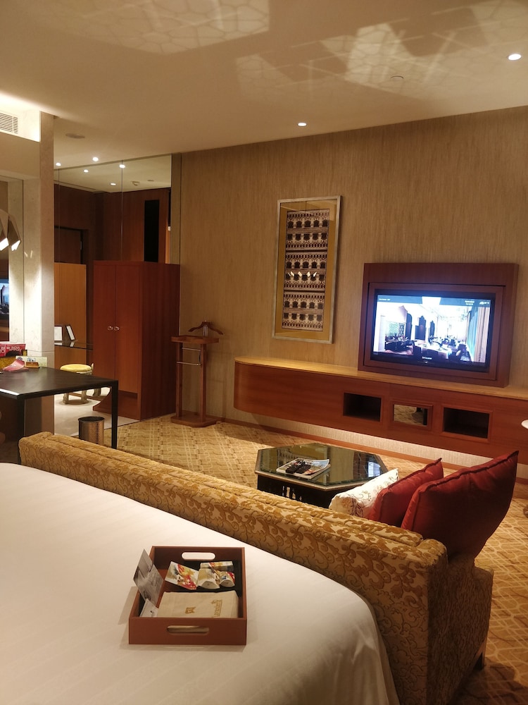 Towers Exclusive, 1 Queen Bed or 2 Twins, City view, Balcony photo