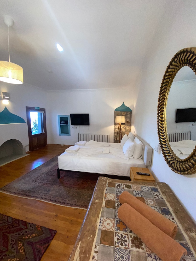 Deluxe Double Room, Garden View