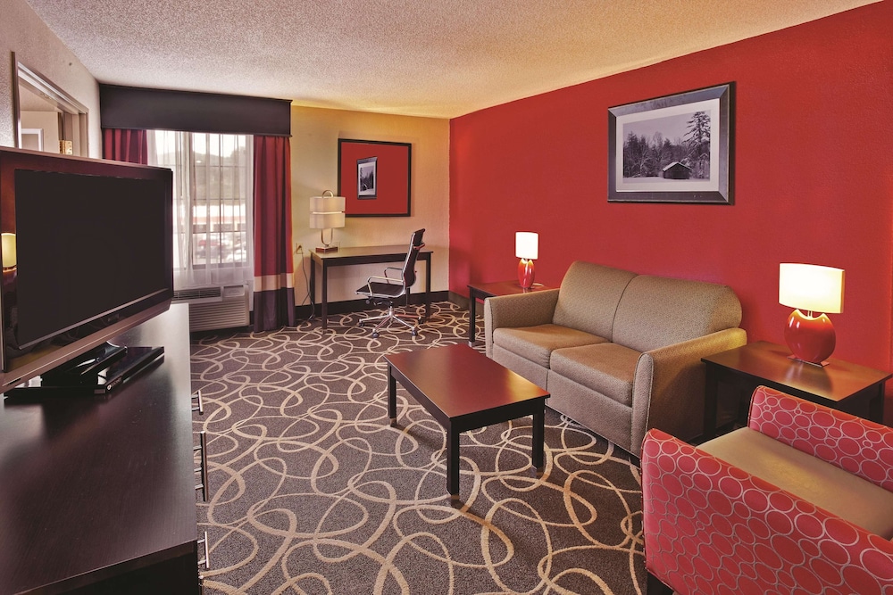 Deluxe Room, 1 Bedroom, Non Smoking (1 King Bed) photo 1