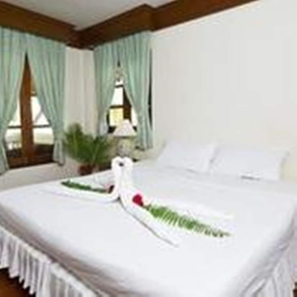 Deluxe Beachpool or Beachfront Cottage - Photo 18