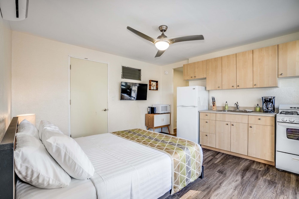 One Bed/Bunk Combo