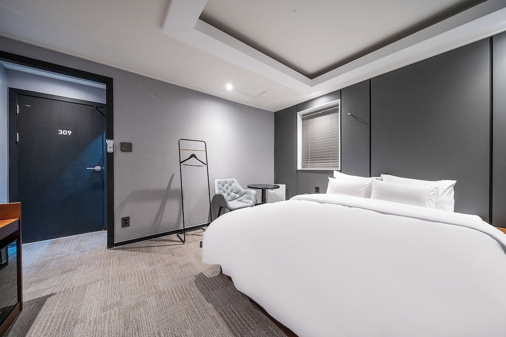 Standard Double Room, City View photo 3