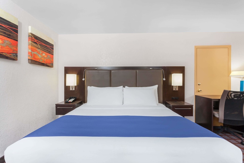 Room, 1 Double Bed, Non Smoking - Photo 3