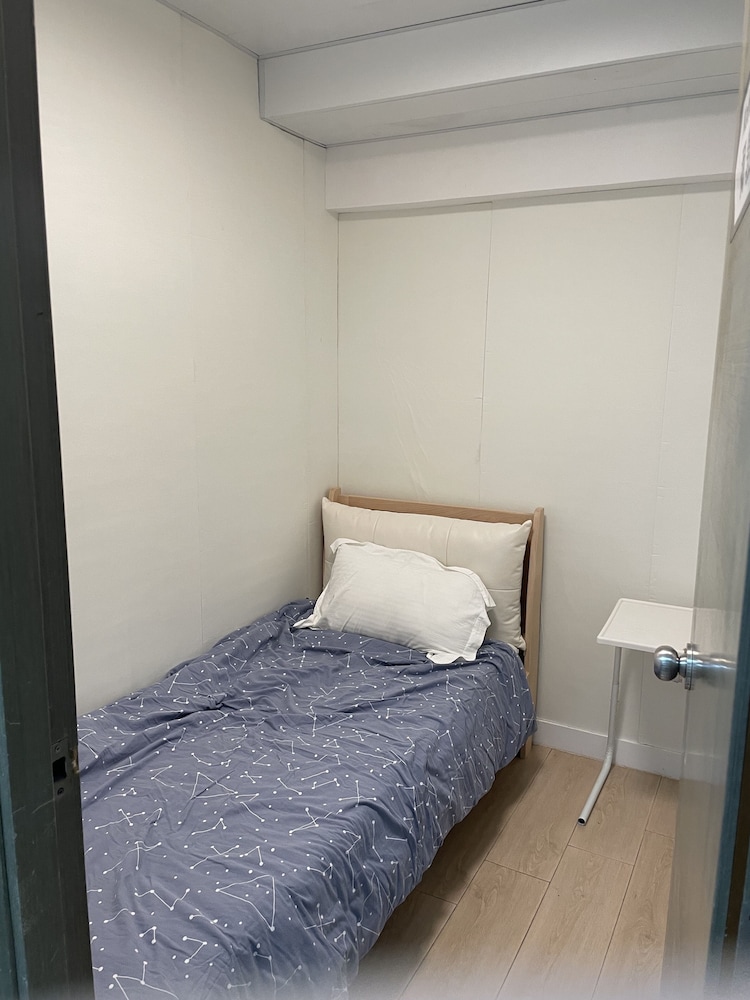 Basic Single Room (No Window)