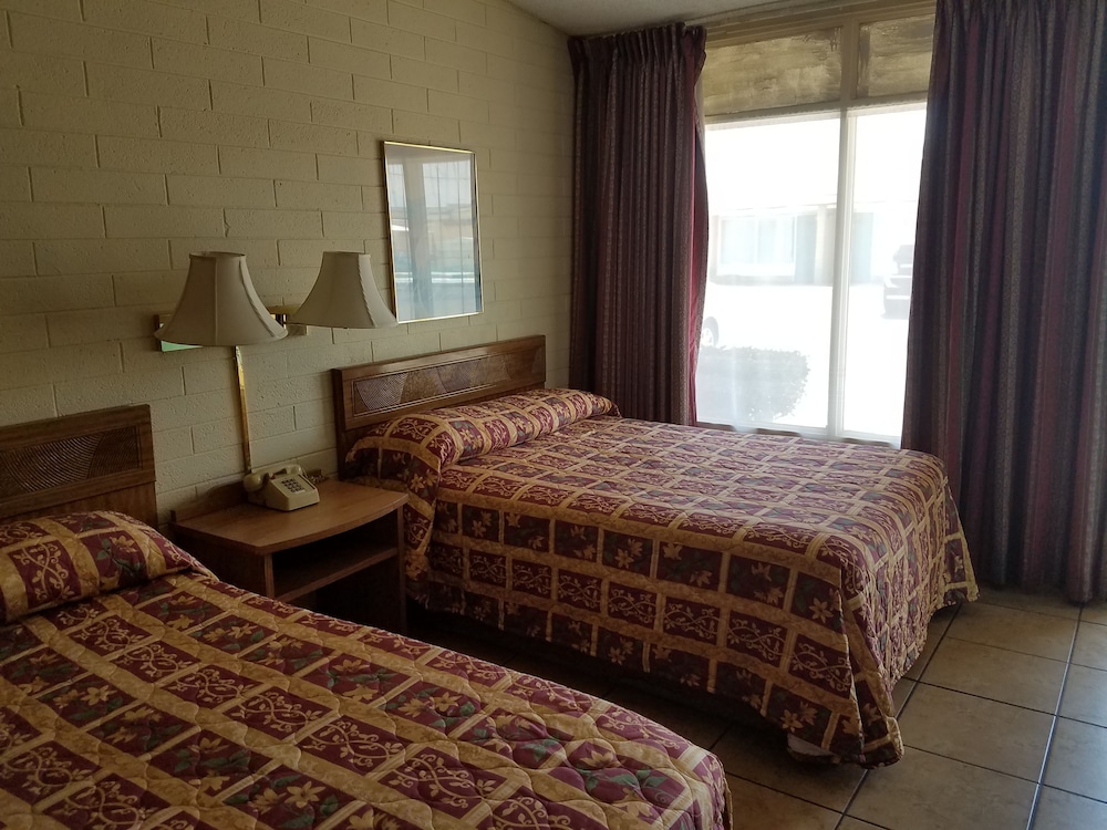Room, 2 Queen Beds, Smoking photo 3