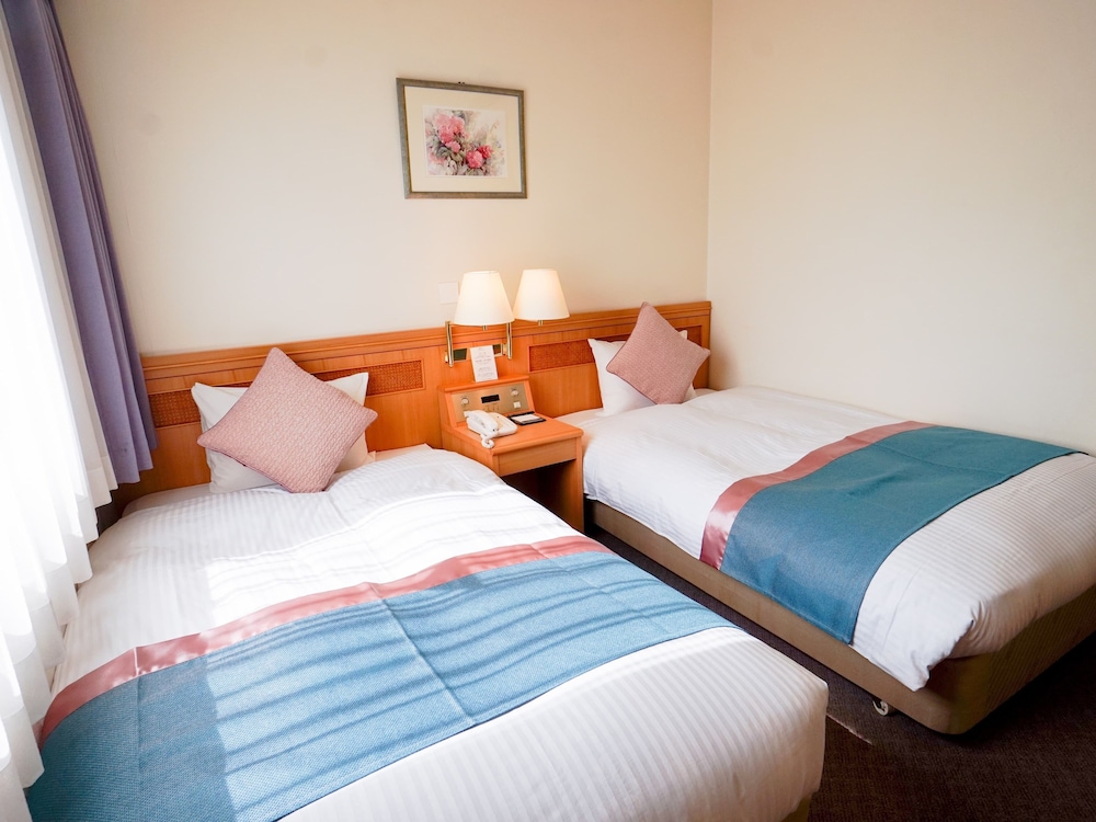 Basic Twin Room, Non Smoking - Photo 1