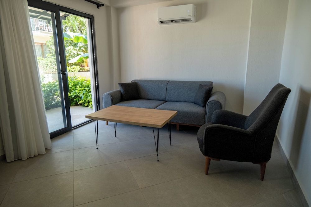 Classic Condo, 1 Bedroom - Photo 17